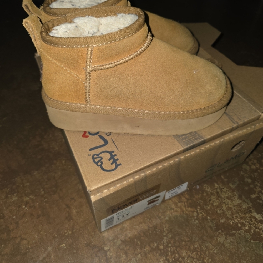 Lamo Youth Boots in Tan Suede
